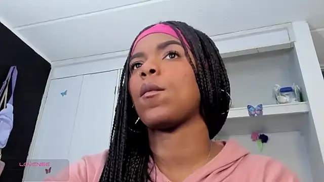 Snapshot of Marce_22 chatting on October 2, 2025, 11:01 pm Marce 22 online show from October 2, 2025, 11:01 pm