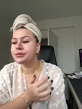 Snapshot of Fancy-Francy chatting on January 14, 2025, 10:38 am Fancy-Francy online show from January 14, 2025, 10:38 am