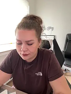 Snapshot of Fancy-Francy chatting on March 5, 2025, 10:33 am Fancy-Francy online show from March 5, 2025, 10:33 am