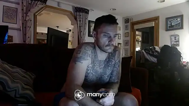 Snapshot of UnCuTupTheBuTT chatting on October 13, 2025, 7:19 am UnCuTupTheBuTT online show from October 13, 2025, 7:19 am