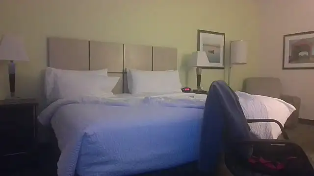 Snapshot of UnCuTupTheBuTT chatting on October 17, 2025, 12:58 am UnCuTupTheBuTT online show from October 17, 2025, 12:58 am