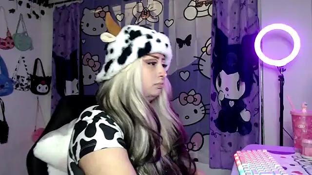 lussyevans24 online show from November 12, 2025, 4:57 am