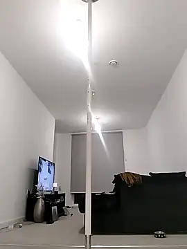 Snapshot of Cinderella_Jewels_ chatting on February 10, 2026, 12:26 am Cinderella Jewels online show from February 10, 2026, 12:26 am