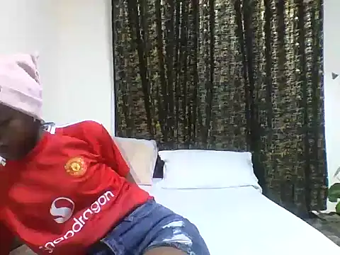 Petite doll20 online show from January 13, 2026, 1:16 pm