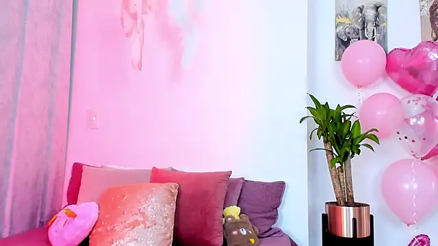 Snapshot of StormiRusso chatting on February 3, 2025, 2:36 am StormiRusso online show from February 3, 2025, 2:36 am