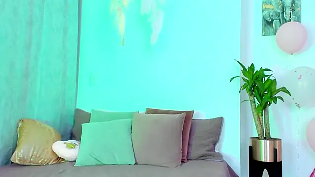 Snapshot of StormiRusso chatting on February 7, 2025, 5:20 am StormiRusso online show from February 7, 2025, 5:20 am