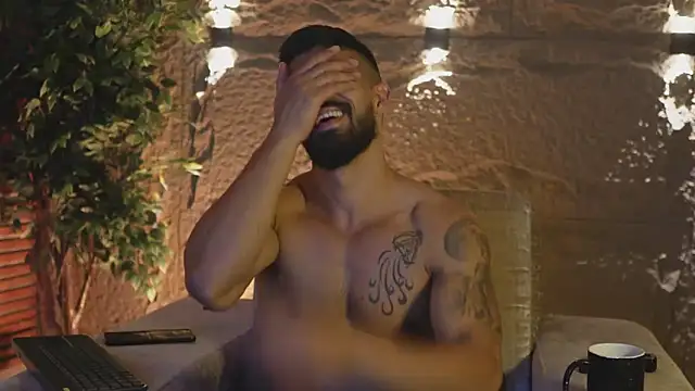 Snapshot of DannSaenz chatting on September 25, 2025, 1:20 am DannSaenz online show from September 25, 2025, 1:20 am