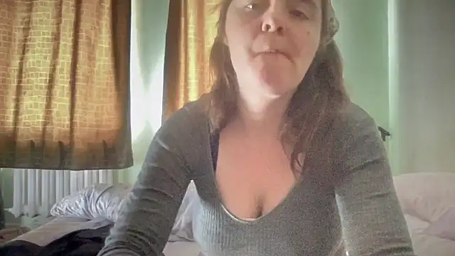 Diamond Tyler online show from June 13, 2026, 5:27 am