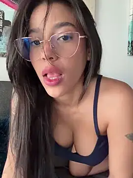 DanielaSaenz0 online show from January 5, 2025, 7:28 pm