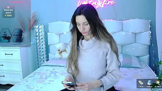 Snapshot of VioletUmi chatting on January 25, 2025, 9:26 am VioletUmi online show from January 25, 2025, 9:26 am