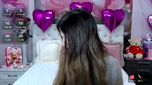 Snapshot of VioletUmi chatting on February 11, 2025, 9:31 am VioletUmi online show from February 11, 2025, 9:31 am