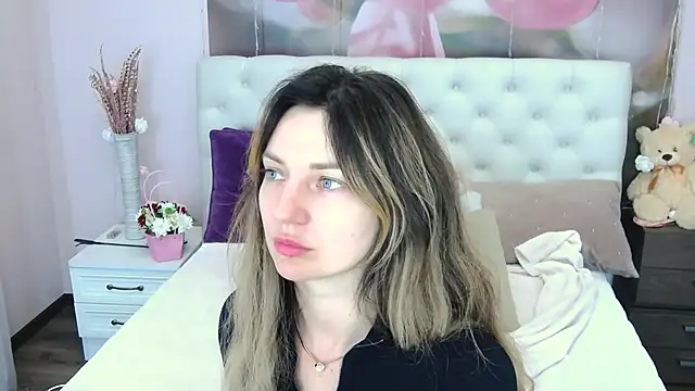 Snapshot of VioletUmi chatting on September 29, 2025, 8:52 am VioletUmi online show from September 29, 2025, 8:52 am