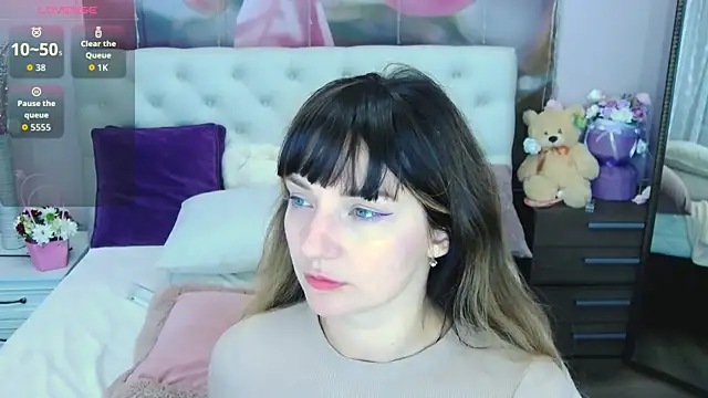 Snapshot of VioletUmi chatting on September 30, 2025, 8:08 am VioletUmi online show from September 30, 2025, 8:08 am