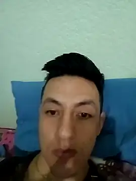 alexmoragomez online show from December 3, 2024, 1:32 pm