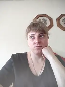 CoddessCrystal online show from May 17, 2026, 3:19 pm