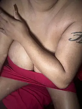 RoxiRedXXX online show from May 9, 2026, 5:18 pm