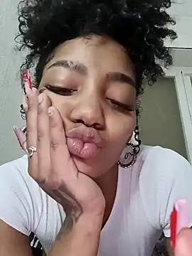 Snapshot of Laanegraofficial_ chatting on January 4, 2025, 8:37 pm Laanegraofficial online show from January 4, 2025, 8:37 pm
