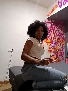 Snapshot of Laanegraofficial_ chatting on February 15, 2025, 1:21 am Laanegraofficial online show from February 15, 2025, 1:21 am
