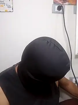 Nisreenn online show from October 22, 2025, 11:48 pm