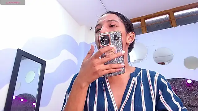 Snapshot of Lina10 chatting on January 20, 2025, 7:35 pm Lina10 online show from January 20, 2025, 7:35 pm