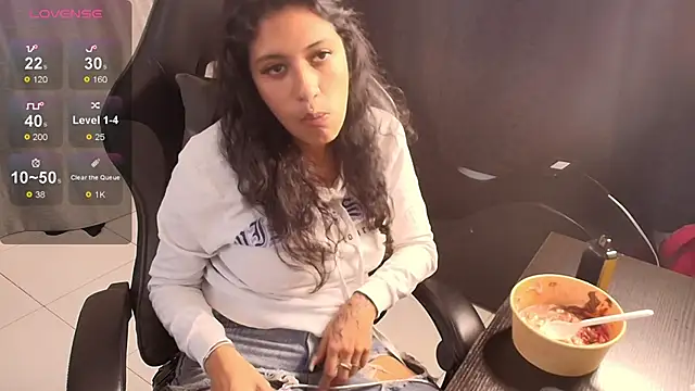 Snapshot of Meraky__ chatting on November 18, 2025, 9:30 pm Meraky online show from November 18, 2025, 9:30 pm