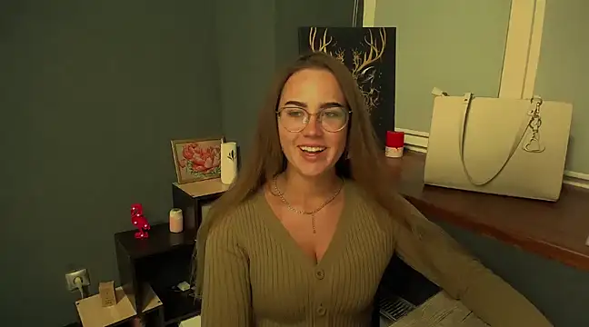 Snapshot of luxie_milady chatting on December 3, 2024, 11:55 am luxie milady online show from December 3, 2024, 11:55 am