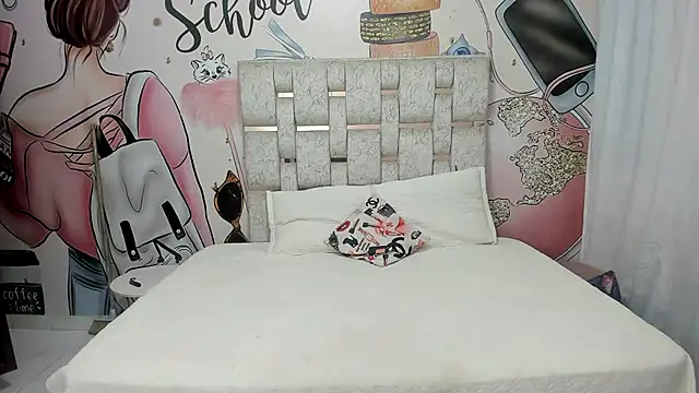 Snapshot of EMMA_SWEETT1 chatting on January 8, 2025, 12:37 pm EMMA SWEETT1 online show from January 8, 2025, 12:37 pm