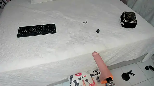 Snapshot of EMMA_SWEETT1 chatting on January 8, 2025, 3:39 pm EMMA SWEETT1 online show from January 8, 2025, 3:39 pm