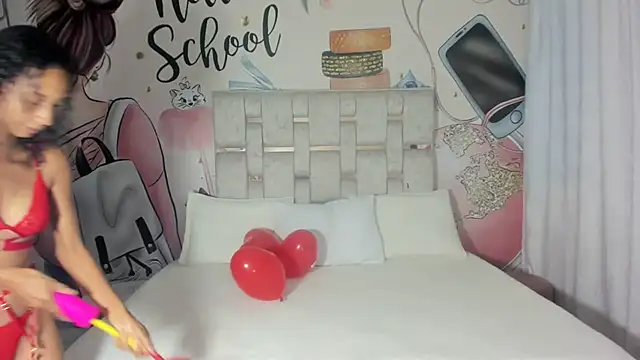 Snapshot of EMMA_SWEETT1 chatting on February 14, 2025, 12:47 pm EMMA SWEETT1 online show from February 14, 2025, 12:47 pm