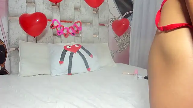 Snapshot of EMMA_SWEETT1 chatting on February 16, 2025, 3:38 pm EMMA SWEETT1 online show from February 16, 2025, 3:38 pm