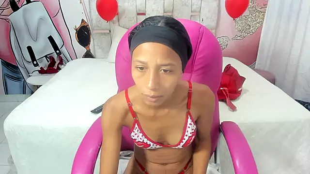 Snapshot of EMMA_SWEETT1 chatting on February 24, 2025, 12:37 pm EMMA SWEETT1 online show from February 24, 2025, 12:37 pm