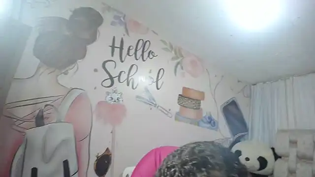 Snapshot of EMMA_SWEETT1 chatting on September 29, 2025, 12:32 pm EMMA SWEETT1 online show from September 29, 2025, 12:32 pm