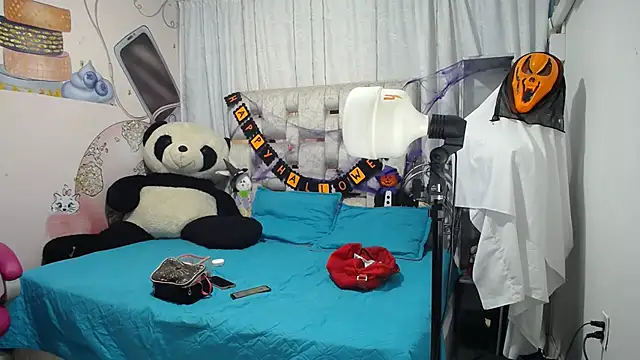 Snapshot of EMMA_SWEETT1 chatting on October 30, 2025, 1:12 pm EMMA SWEETT1 online show from October 30, 2025, 1:12 pm