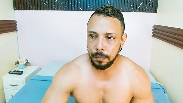 Snapshot of Thiago_Summers chatting on April 6, 2026, 2:07 pm Thiago Summers online show from April 6, 2026, 2:07 pm