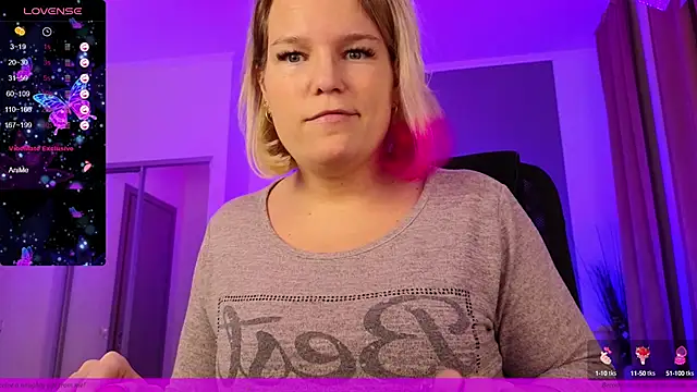 EVAshinyGIRL online show from January 30, 2025, 4:45 pm