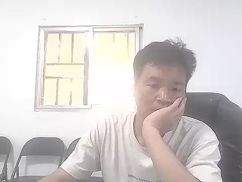 kisstoyousoon2024 online show from November 19, 2025, 2:50 pm