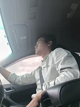 kisstoyousoon2024 online show from December 23, 2025, 7:28 am