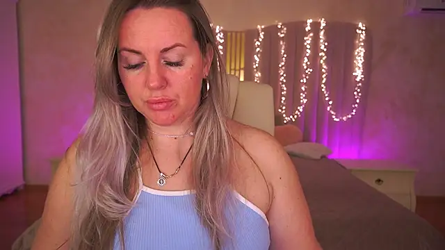 KiraCandyS online show from March 19, 2026, 9:08 pm