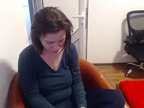 Emmatoo online show from March 10, 2026, 8:14 pm