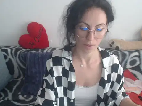 Emmatoo online show from April 15, 2026, 3:08 pm