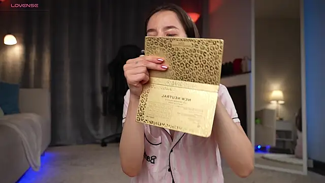 Amely Young online show from October 10, 2025, 12:42 am