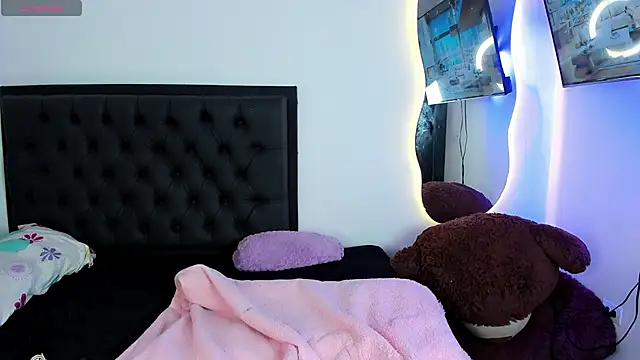 Maryonthemoon online show from March 29, 2026, 3:39 am