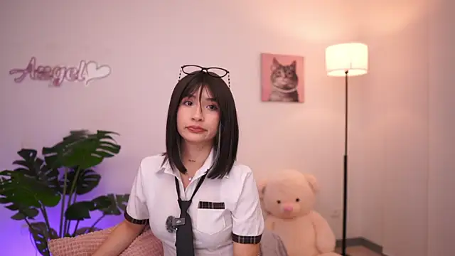 Snapshot of Angeeel_ chatting on October 13, 2025, 3:50 am Angeeel online show from October 13, 2025, 3:50 am