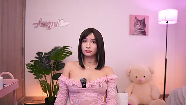 Snapshot of Angeeel_ chatting on October 14, 2025, 7:47 pm Angeeel online show from October 14, 2025, 7:47 pm