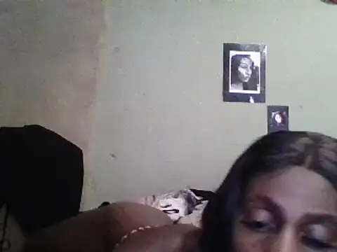 Snapshot of Moorella1 chatting on February 16, 2025, 10:32 am Moorella1 online show from February 16, 2025, 10:32 am
