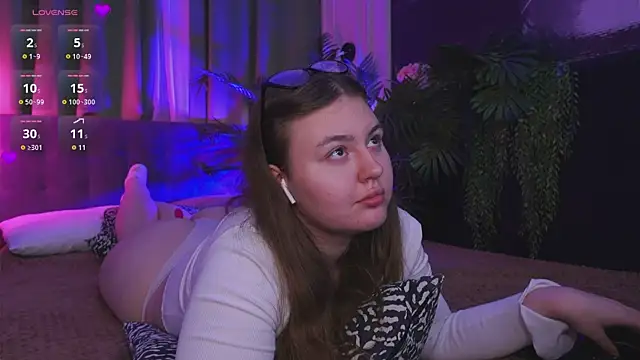 Snapshot of Mia__Peach chatting on December 6, 2024, 1:18 am Mia Peach online show from December 6, 2024, 1:18 am