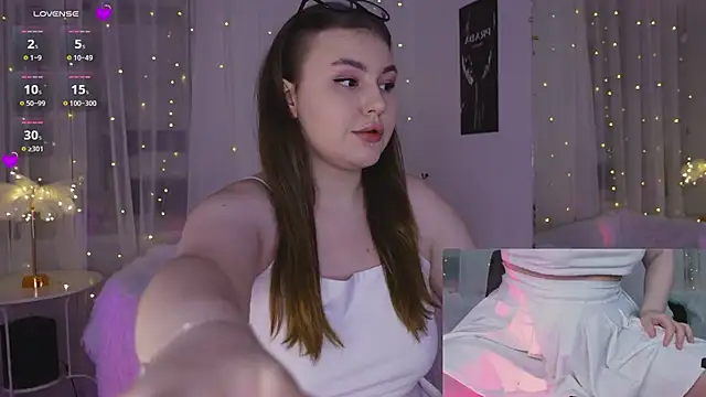 Snapshot of Mia__Peach chatting on January 8, 2025, 7:45 am Mia Peach online show from January 8, 2025, 7:45 am