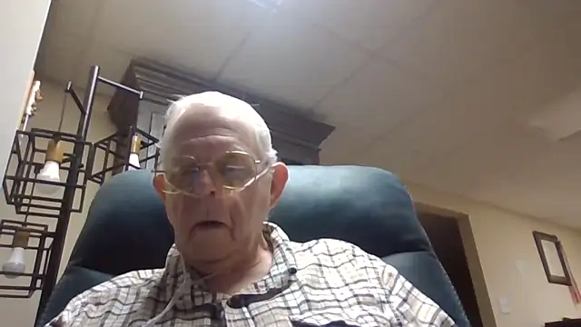 Snapshot of bootlegmanz chatting on November 5, 2025, 4:40 pm bootlegmanz online show from November 5, 2025, 4:40 pm