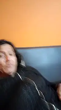 Snapshot of miicheele32 chatting on January 24, 2025, 7:51 am miicheele32 online show from January 24, 2025, 7:51 am