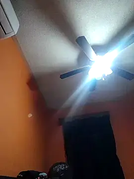 Snapshot of miicheele32 chatting on March 19, 2025, 8:01 am miicheele32 online show from March 19, 2025, 8:01 am